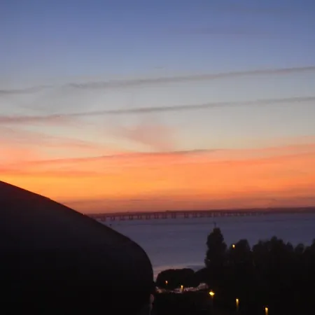 里克斯河滨套房公寓 *