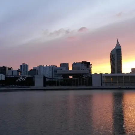 里克斯河滨套房公寓 *