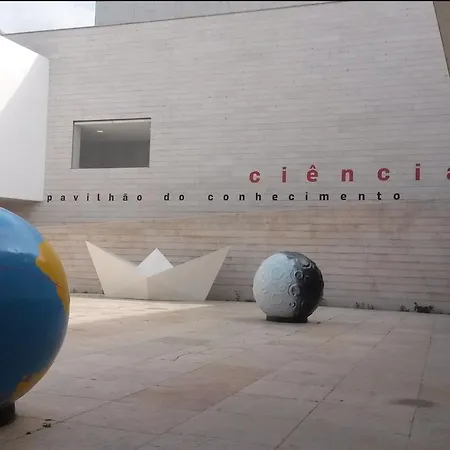 里克斯河滨套房公寓 *